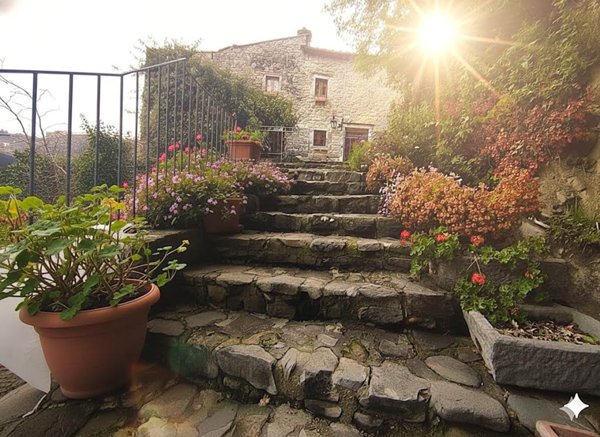 casa indipendente in vendita a Pistoia in zona Valdibrana