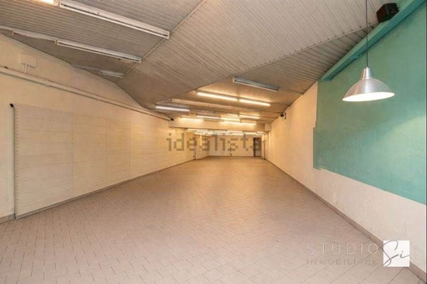 locale commerciale in vendita a Pistoia