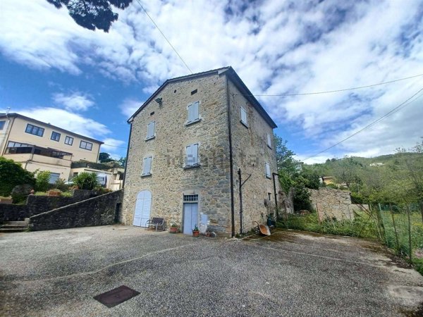 casa indipendente in vendita a Pistoia