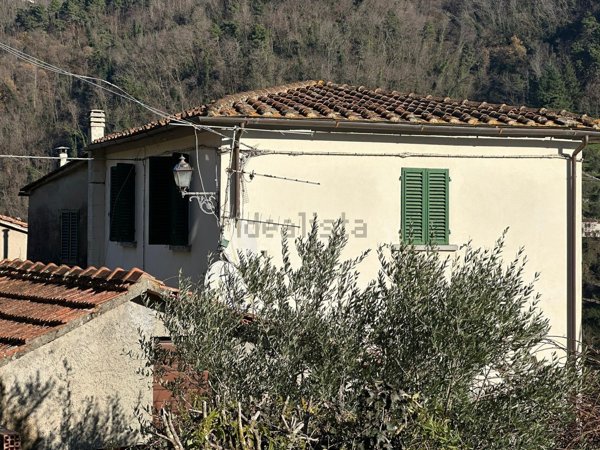 casa indipendente in vendita a Pistoia in zona Spazzavento