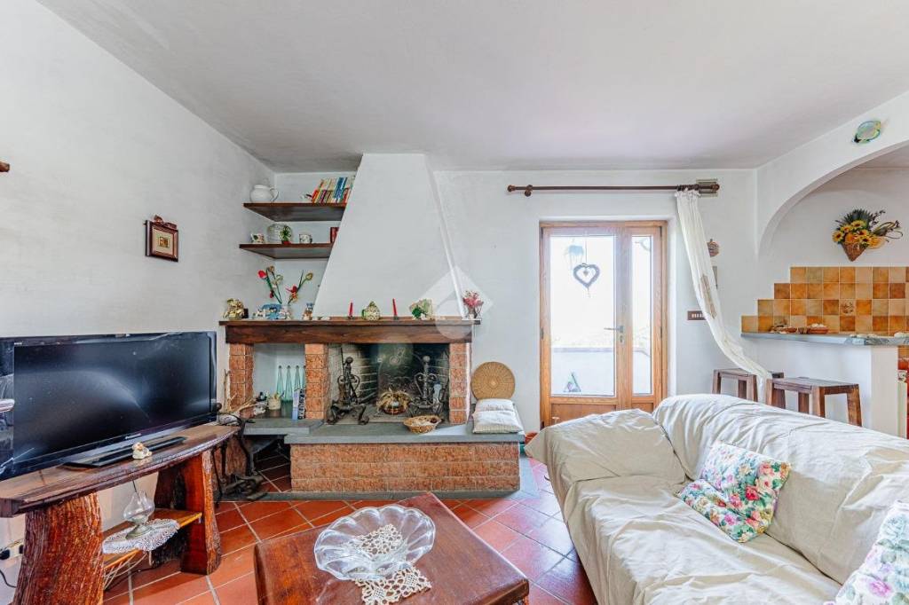 casa indipendente in vendita a Pistoia in zona Campiglio