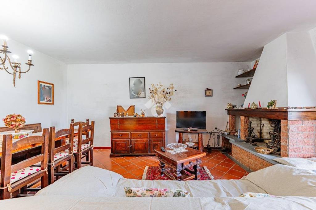 casa indipendente in vendita a Pistoia in zona Campiglio