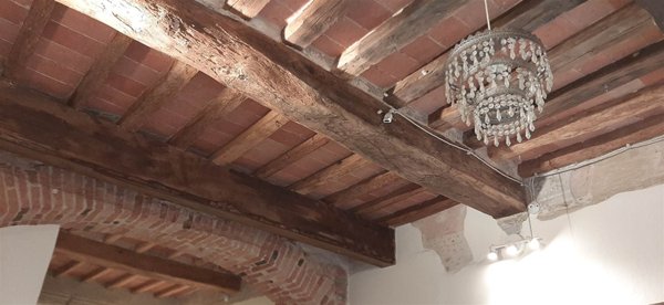 negozio in vendita a Pistoia in zona Centro Città