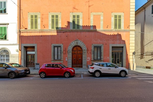 ufficio in vendita a Pistoia in zona Centro Città