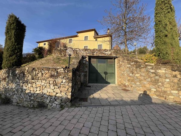 casa indipendente in vendita a Pistoia