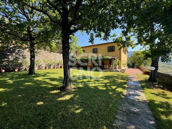 casa indipendente in vendita a Pistoia in zona Centro Città