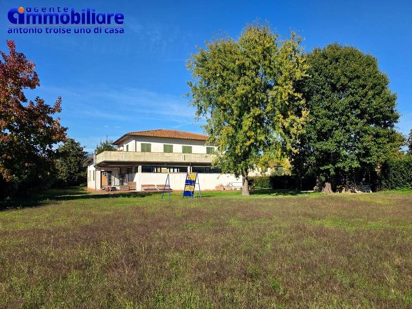 intera palazzina in vendita a Pistoia in zona Spazzavento