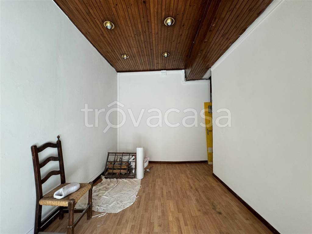 negozio in vendita a Pistoia in zona Centro Città