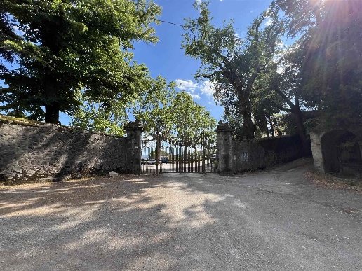 casa indipendente in vendita a Pistoia in zona Le Grazie