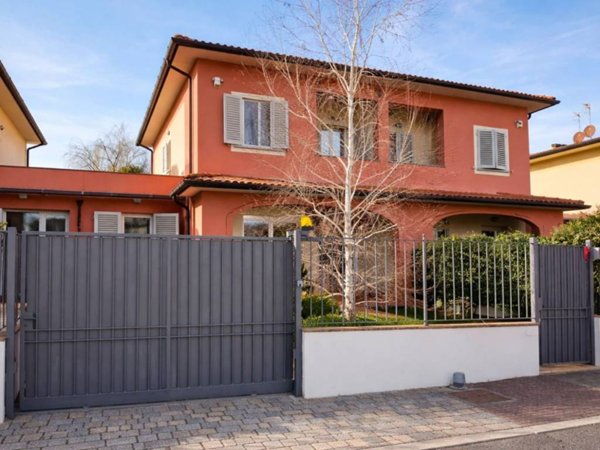 casa indipendente in vendita a Pistoia in zona Stadio