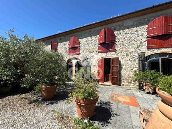 casa indipendente in vendita a Pistoia in zona Centro Città