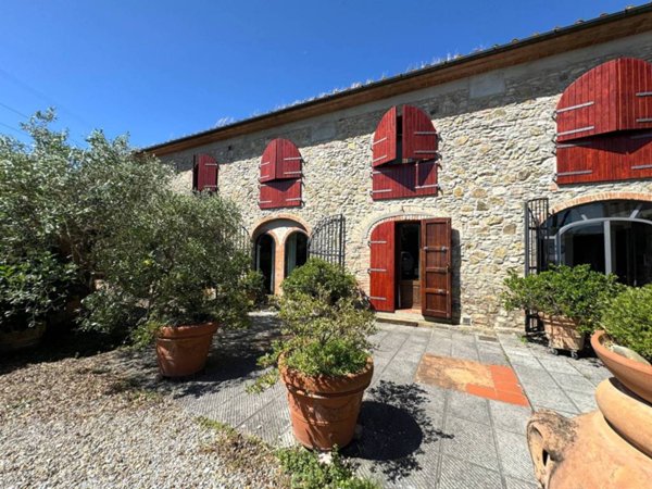 casa indipendente in vendita a Pistoia in zona Centro Città