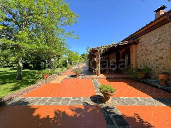 casa indipendente in vendita a Pistoia in zona Centro Città