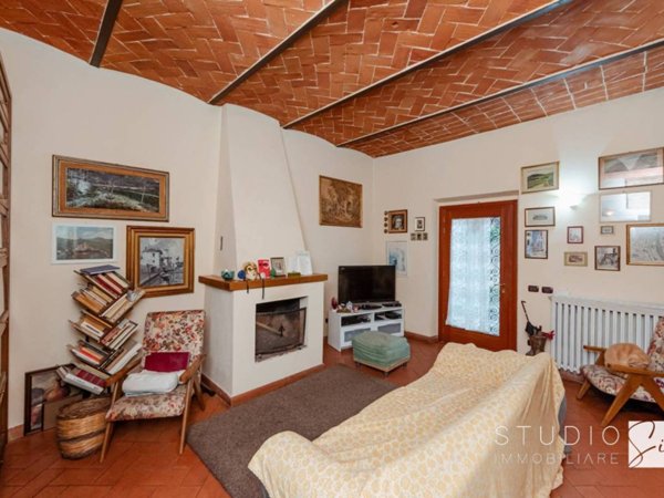 casa indipendente in vendita a Pistoia in zona Le Grazie