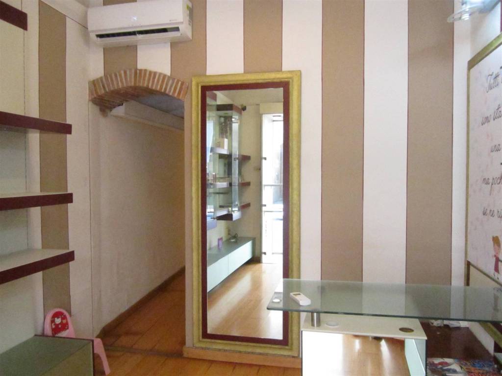 negozio in vendita a Pistoia in zona Centro Città