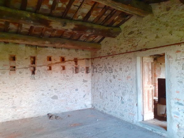 casale in vendita a Pistoia in zona Acqualunga