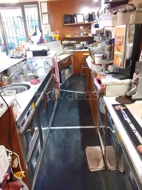 negozio in vendita a Pistoia in zona Centro Città