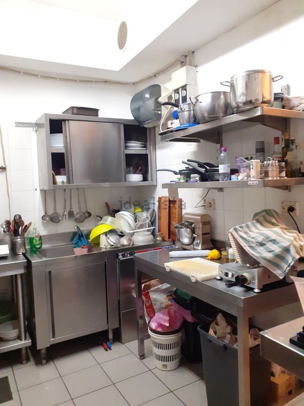 negozio in vendita a Pistoia in zona Centro Città