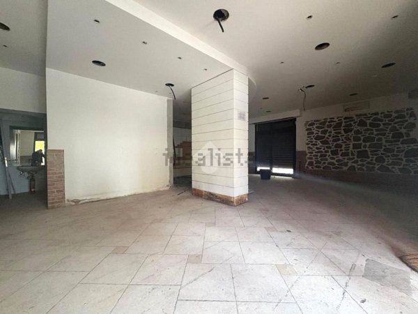 negozio in vendita a Pistoia in zona Stadio