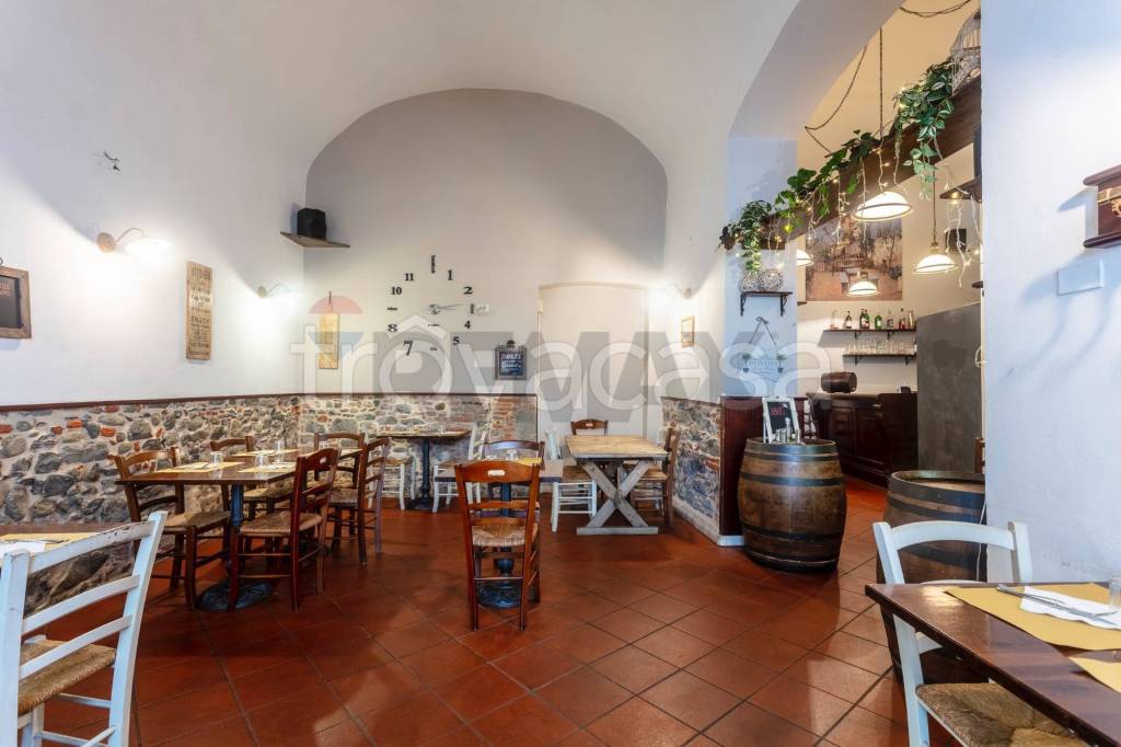 negozio in vendita a Pistoia in zona Centro Città