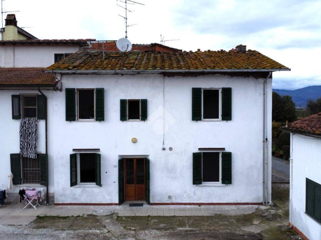 casa indipendente in vendita a Pistoia in zona Bottegone