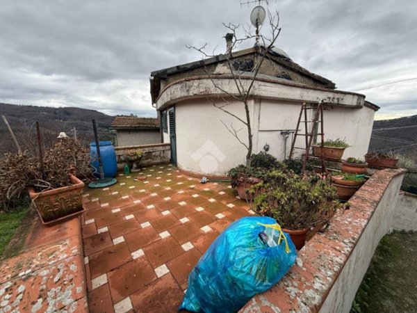 casa indipendente in vendita a Pistoia in zona Villa di Piteccio