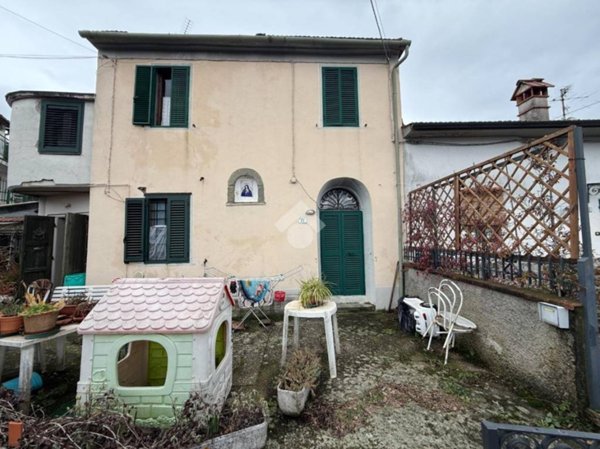casa indipendente in vendita a Pistoia in zona Villa di Piteccio