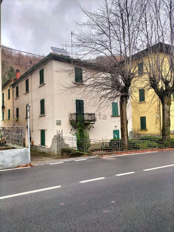 casa indipendente in vendita a Pistoia in zona Pracchia