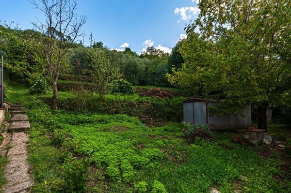 casa indipendente in vendita a Pistoia in zona Le Grazie