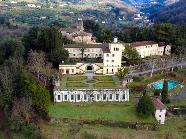 casa indipendente in vendita a Pistoia in zona Campiglio