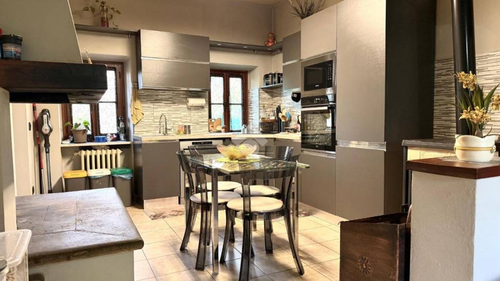 casa indipendente in vendita a Pistoia in zona Santomoro