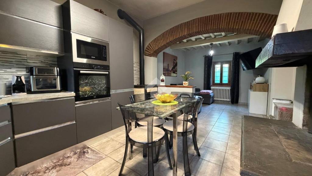 casa indipendente in vendita a Pistoia in zona Santomoro