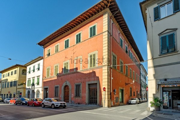 ufficio in vendita a Pistoia in zona Centro Città