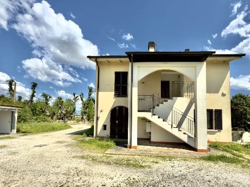 casa indipendente in vendita a Pistoia in zona Centro Città