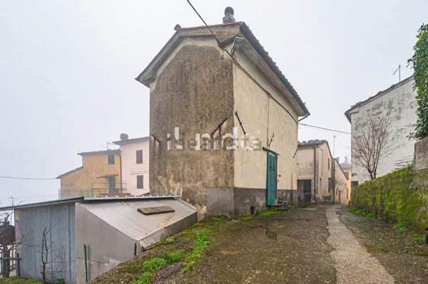casa indipendente in vendita a Pistoia in zona Valdibure