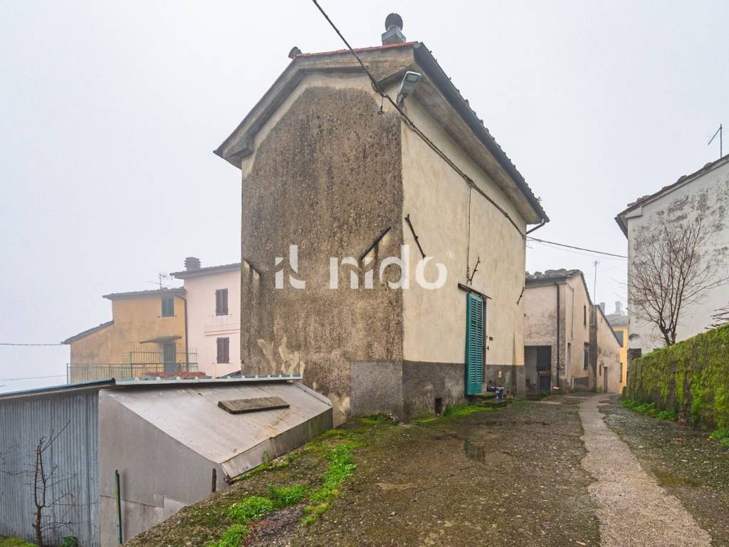 casa indipendente in vendita a Pistoia in zona Baggio