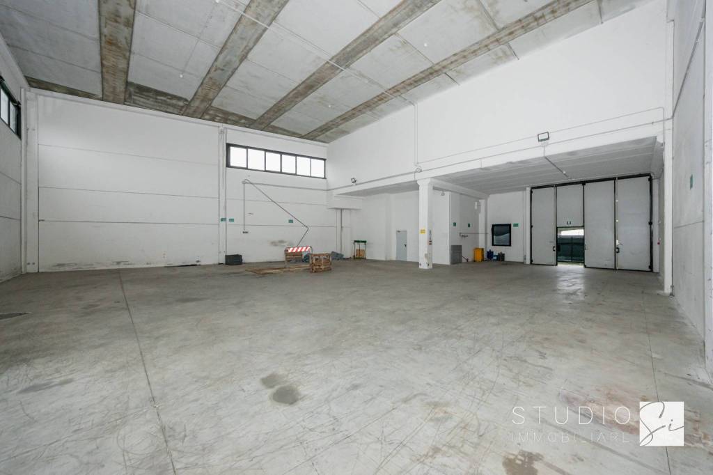 locale commerciale in vendita a Pistoia in zona Centro Città