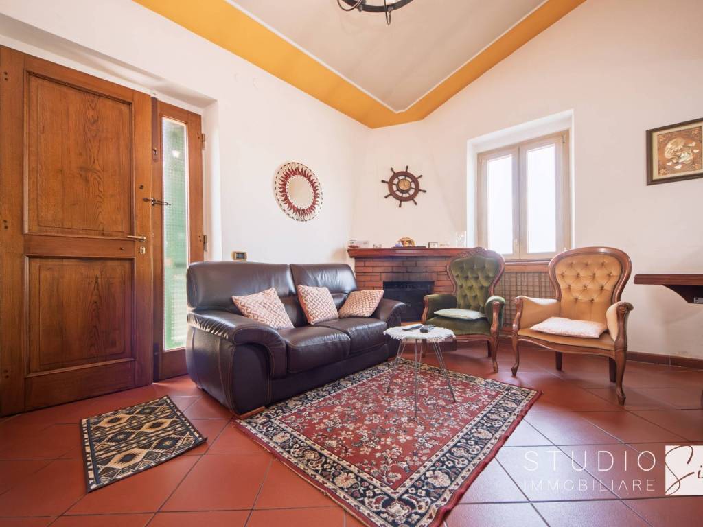 casa indipendente in vendita a Pistoia in zona Spazzavento