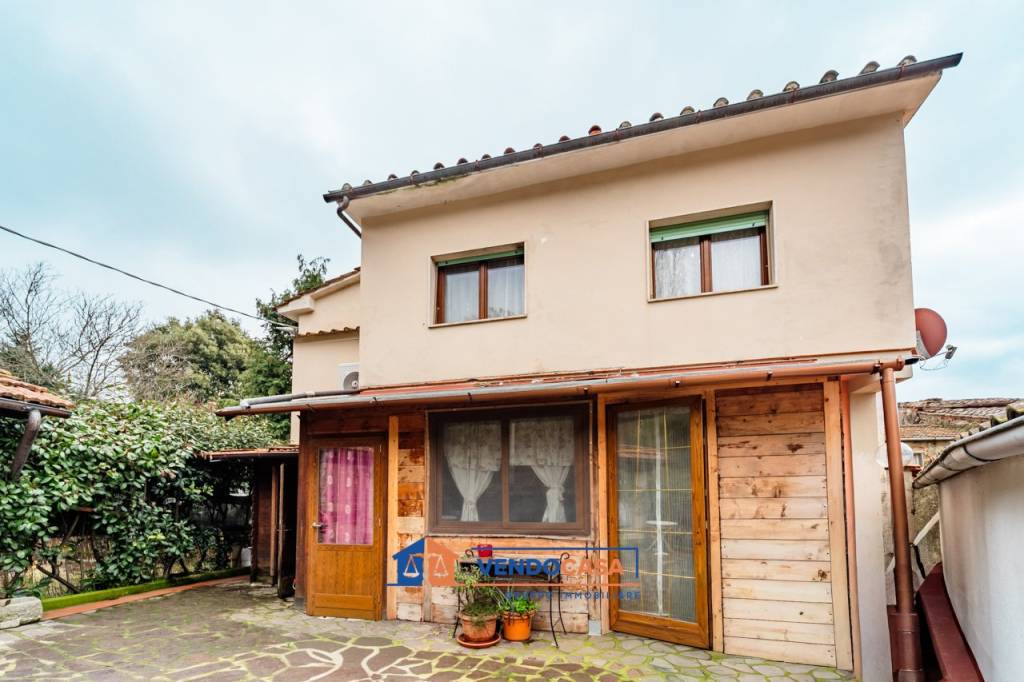 casa indipendente in vendita a Pistoia in zona Sammommè