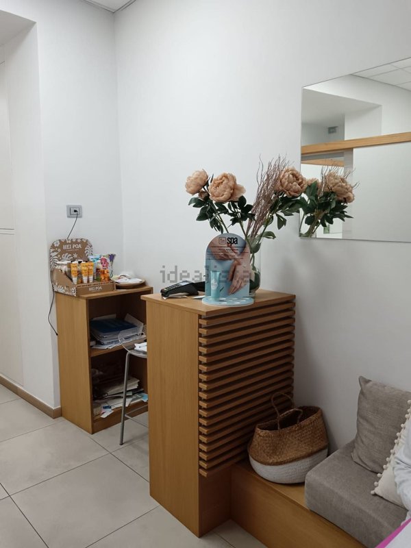 negozio in vendita a Pistoia in zona Centro Città