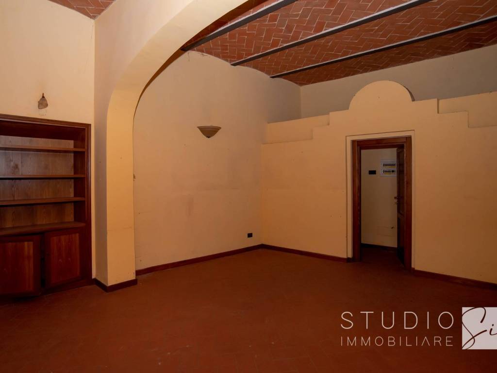 negozio in vendita a Pistoia in zona Centro Città