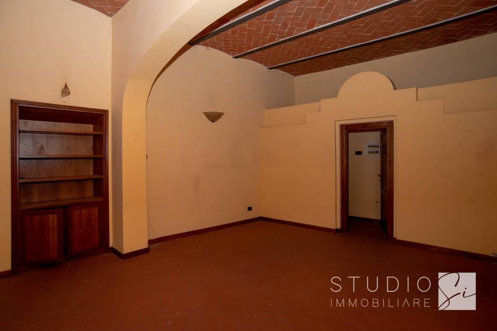 negozio in vendita a Pistoia in zona Centro Città