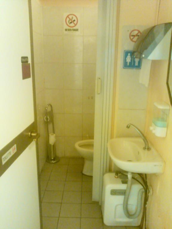 negozio in vendita a Pistoia in zona Centro Città