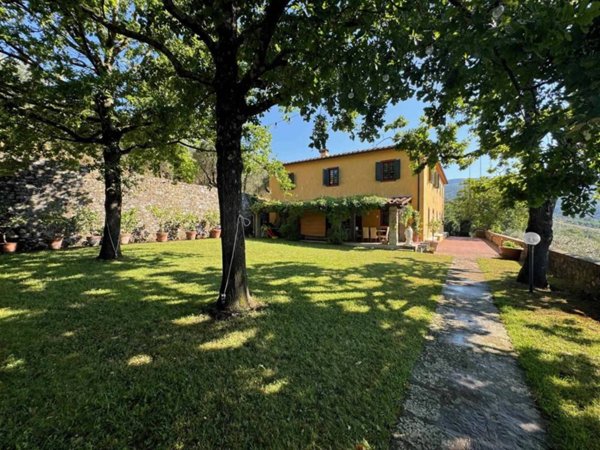 villa in vendita a Pistoia in zona Centro Città