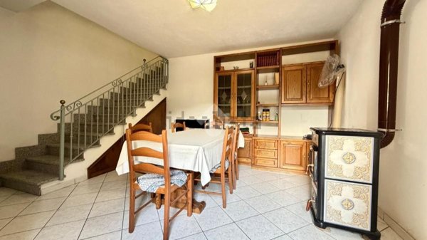 casa indipendente in vendita a Pistoia in zona Valdibrana