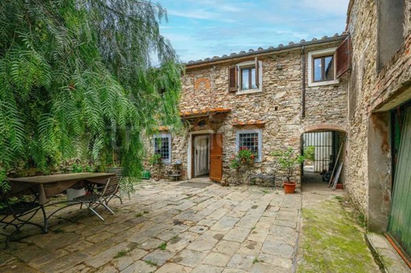 villa in vendita a Pistoia in zona San Felice