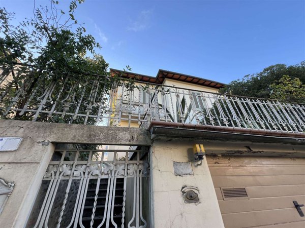 casa indipendente in vendita a Pistoia in zona Stadio