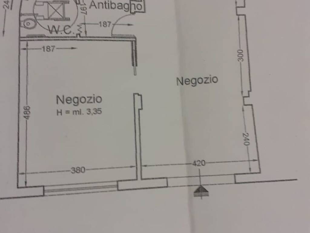 negozio in vendita a Pistoia in zona Stadio