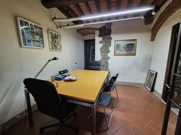 ufficio in vendita a Pistoia in zona Centro Città