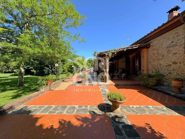 casa indipendente in vendita a Pistoia in zona Centro Città